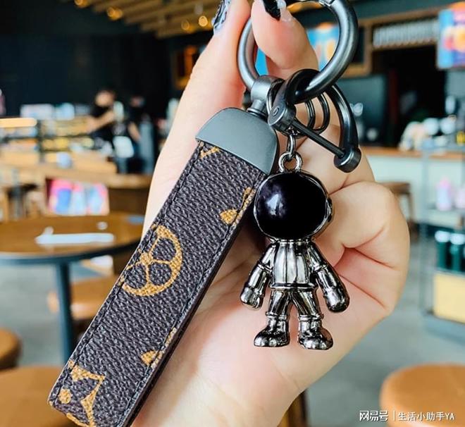 女生送礼指南来喽闭眼入也不会出错！开元棋牌app生日礼物送什么好给(图6)